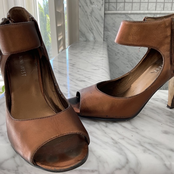 5.5 metallic copper women’s heels - Picture 6 of 6